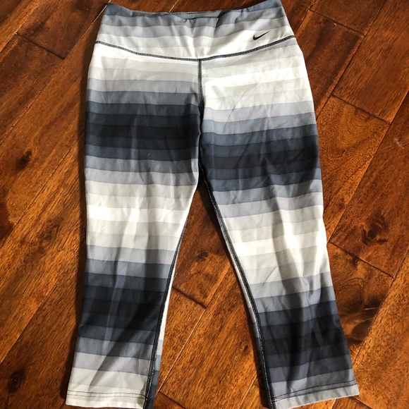 Nike Pants - Nike 3/4 tights